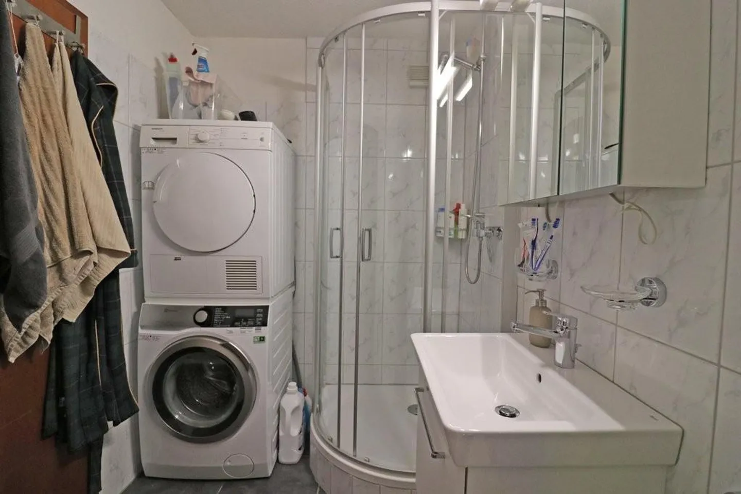 Spacious 3.5 Room Apartment with Balcony in Central Location - Photo 5 of 6