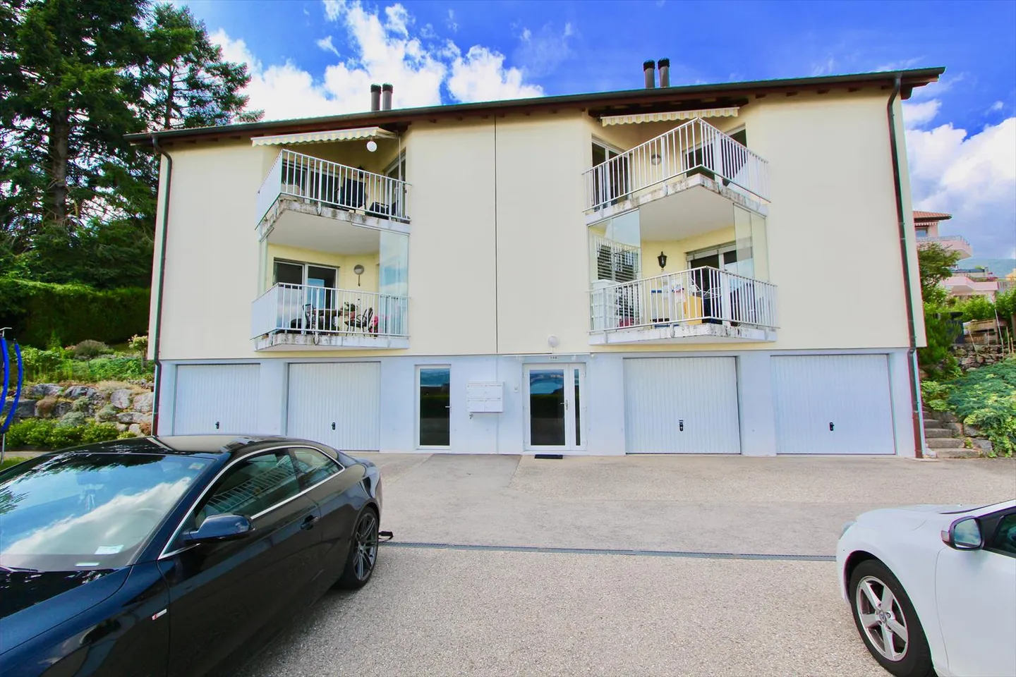 Duplex - Photo 3 of 13