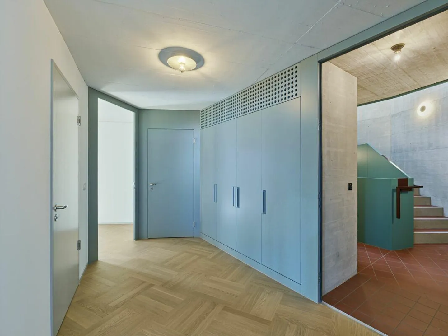Room-high apartment in the new construction project "Chrüzacher" - Photo 2 of 12