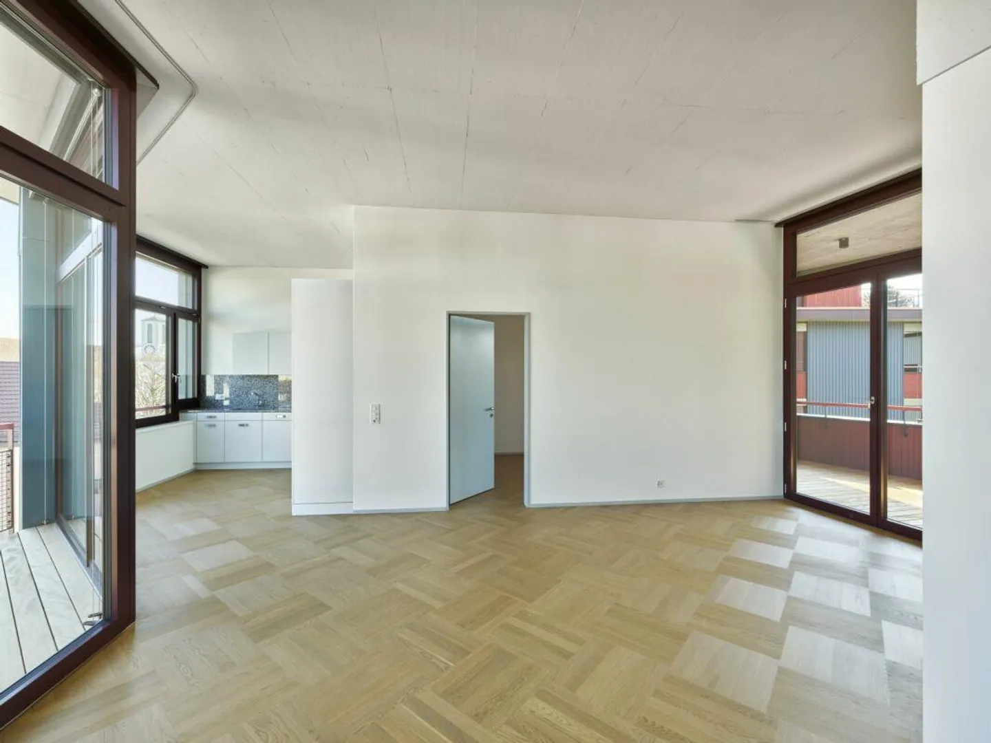 Room-high apartment in the new construction project "Chrüzacher" - Photo 3 of 12
