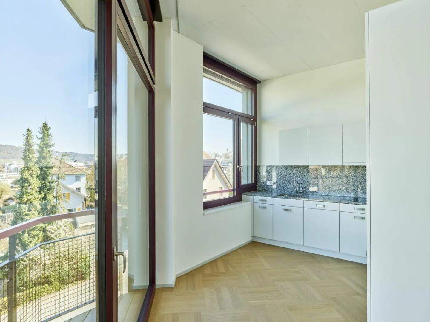 Room-high apartment in the new construction project "Chrüzacher" - Photo 4 of 12