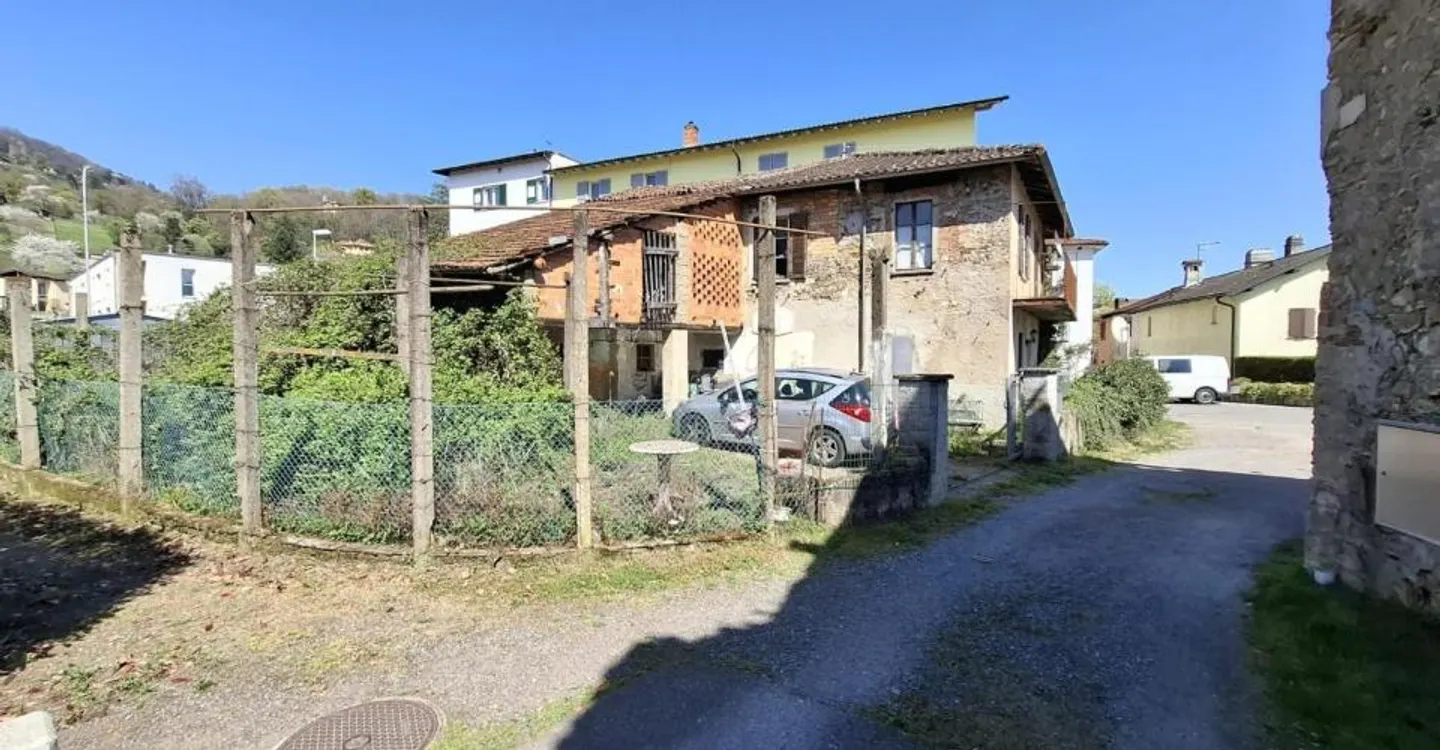 Terreno edificabile approvato a Magliaso - Foto 1 di 4