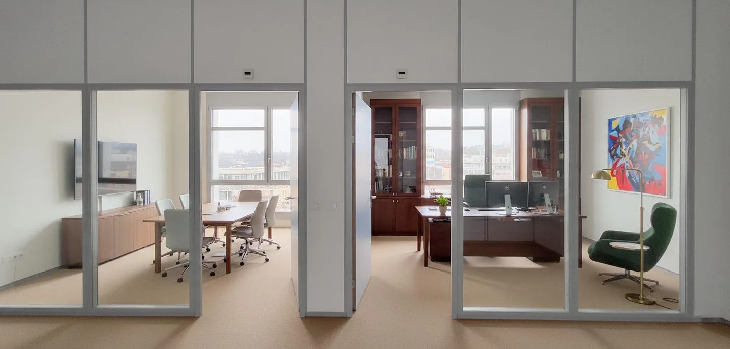 Ideal for small teams - 42 m² with 2 office rooms and private common area - Photo 1 of 7