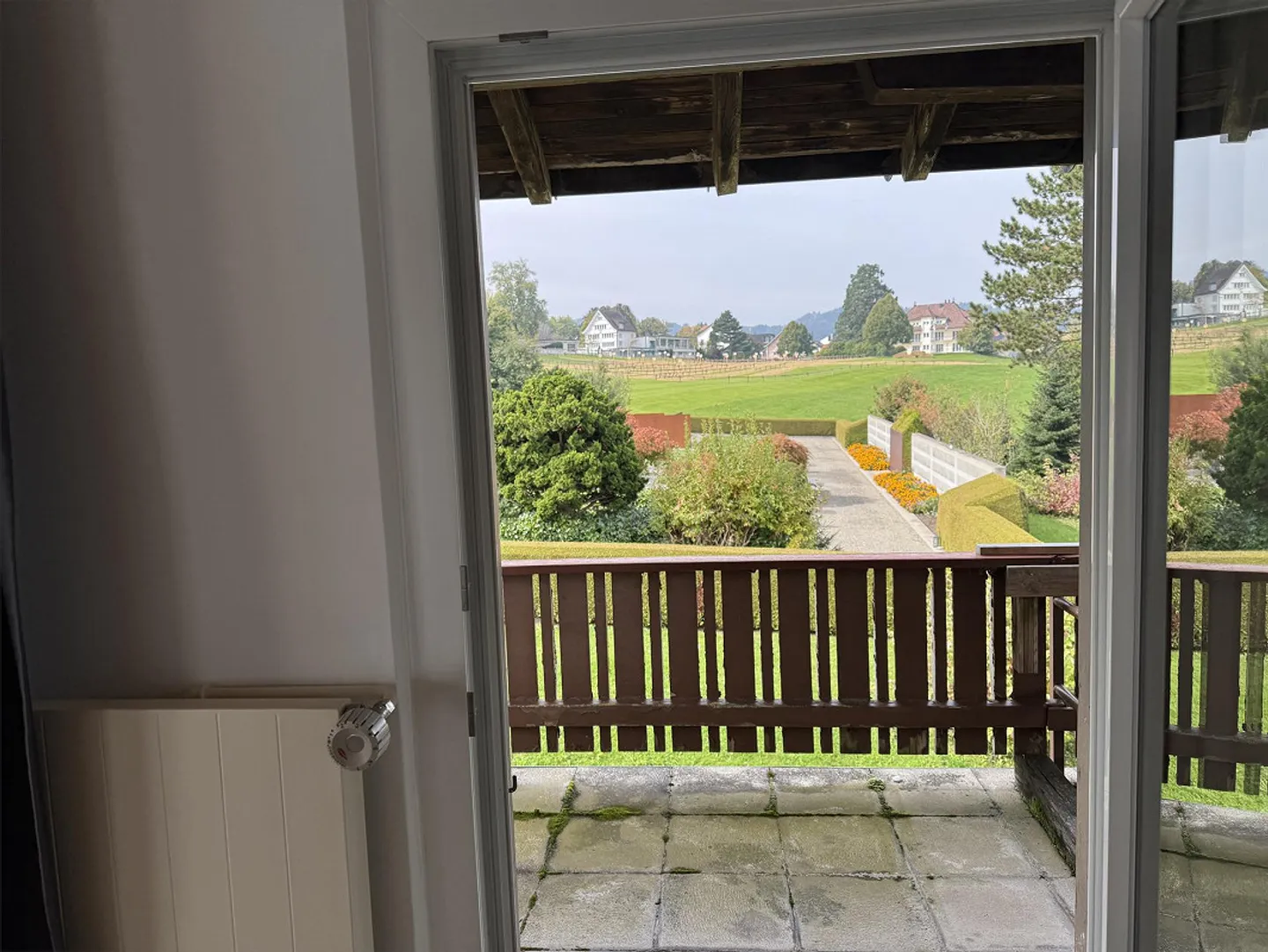 Appartamento ristrutturato, moderno e luminoso con balcone in affitto - Foto 3 di 16