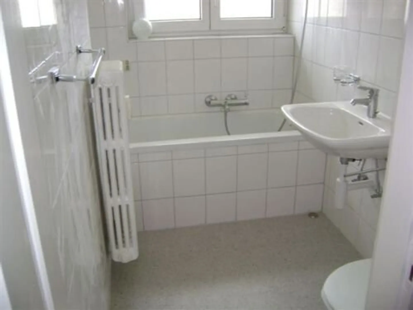 Appartement moderne et spacieux de 2 pièces ! - Photo 3 sur 4