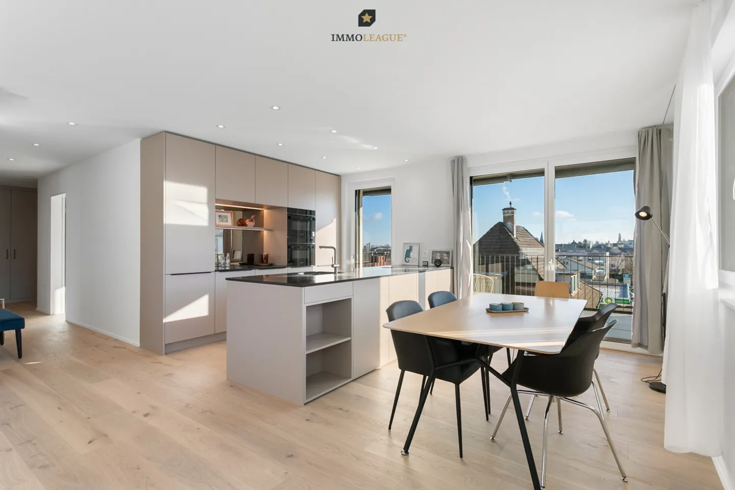 Appartamento attico esclusivo con ampie terrazze soleggiate. - Foto 5 di 11