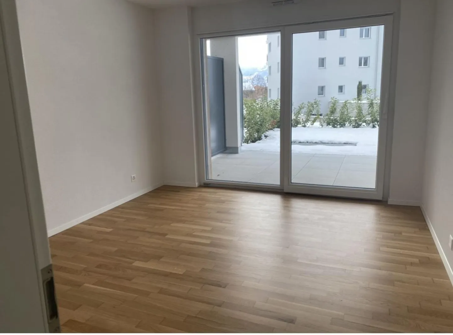 Charming Apartment with Terrace - Photo 8 of 9