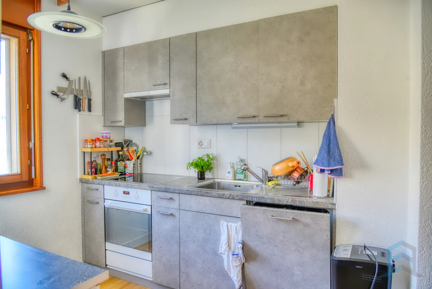 «EXKLUSIV ZU VERMIETEN Charmante 2 1/2 Zimmerwohnung von 54m² in Sitten» - Foto 2 von 12