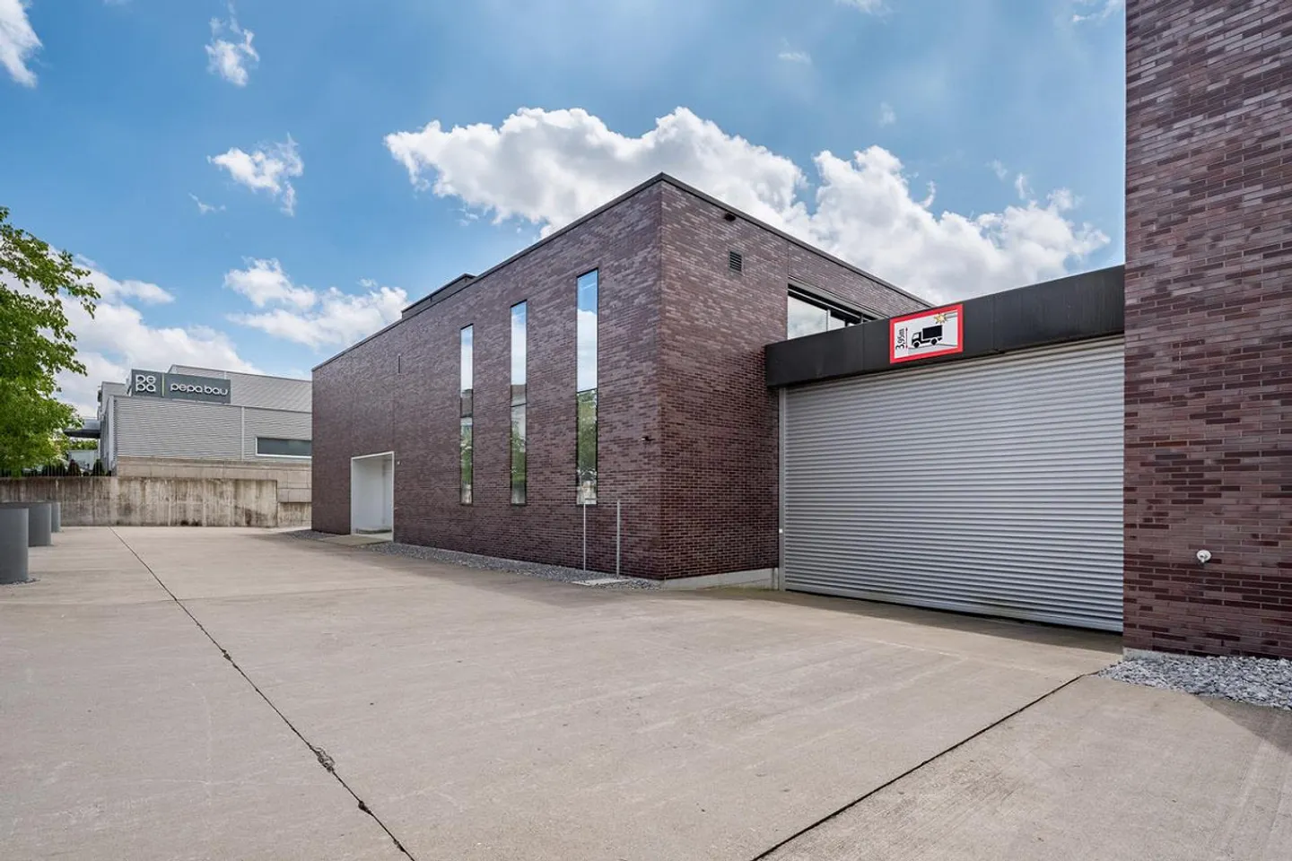 Propriété de bureau et commerciale de haute qualité - Photo 4 sur 15