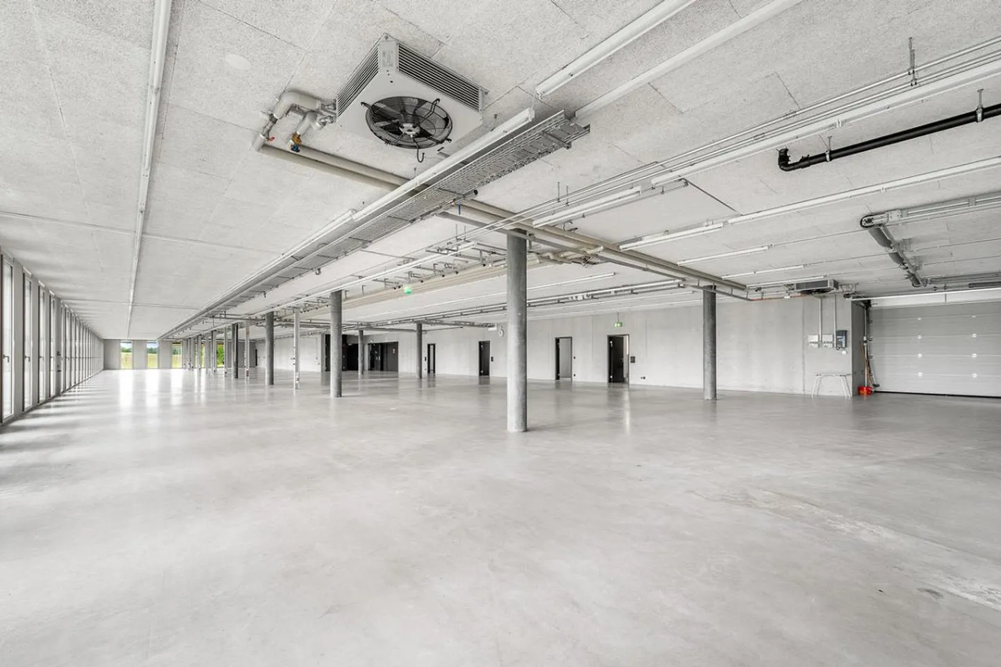 Propriété de bureau et commerciale de haute qualité - Photo 8 sur 15