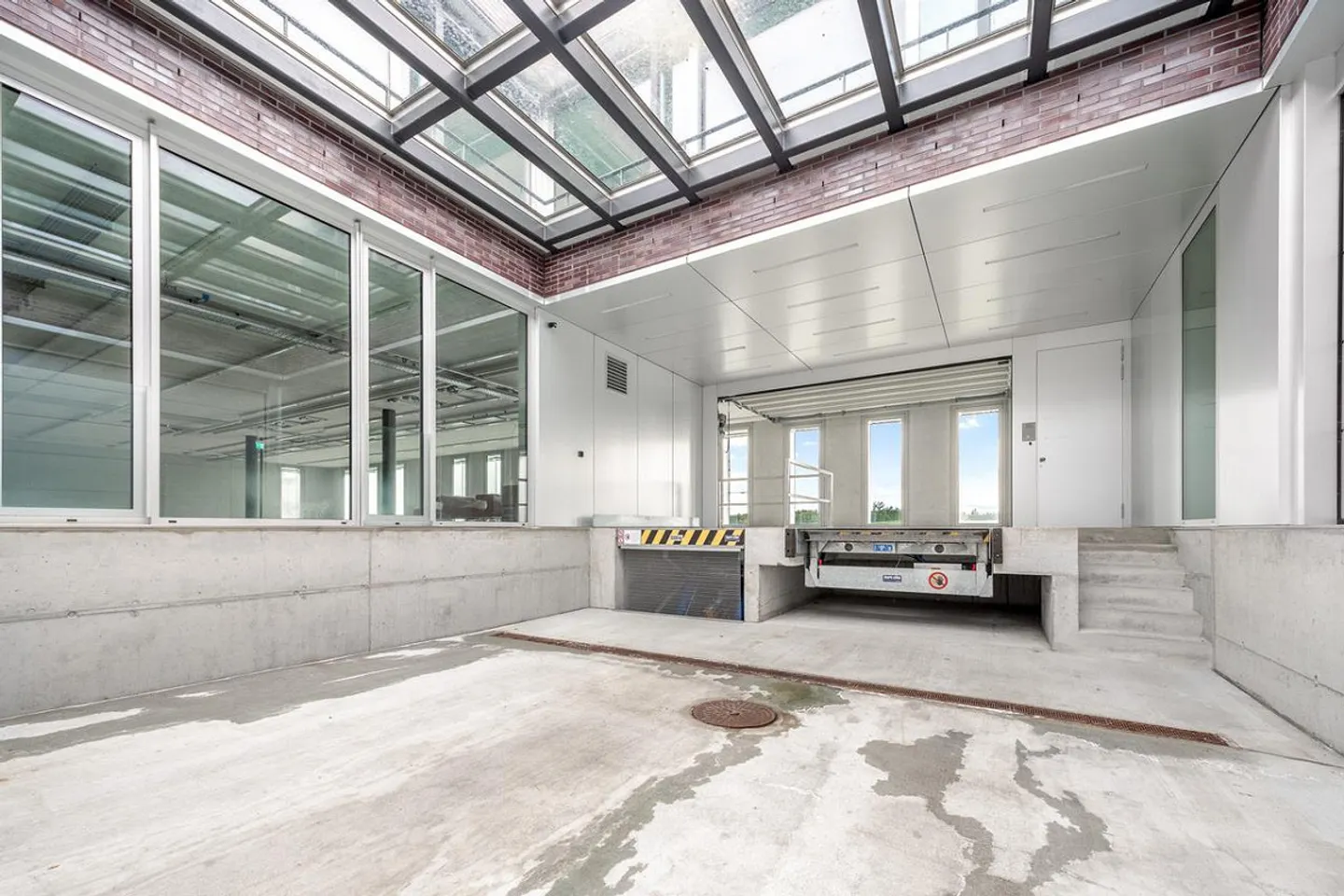 Propriété de bureau et commerciale de haute qualité - Photo 9 sur 15