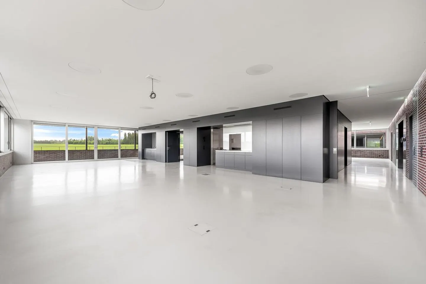 Propriété de bureau et commerciale de haute qualité - Photo 13 sur 15