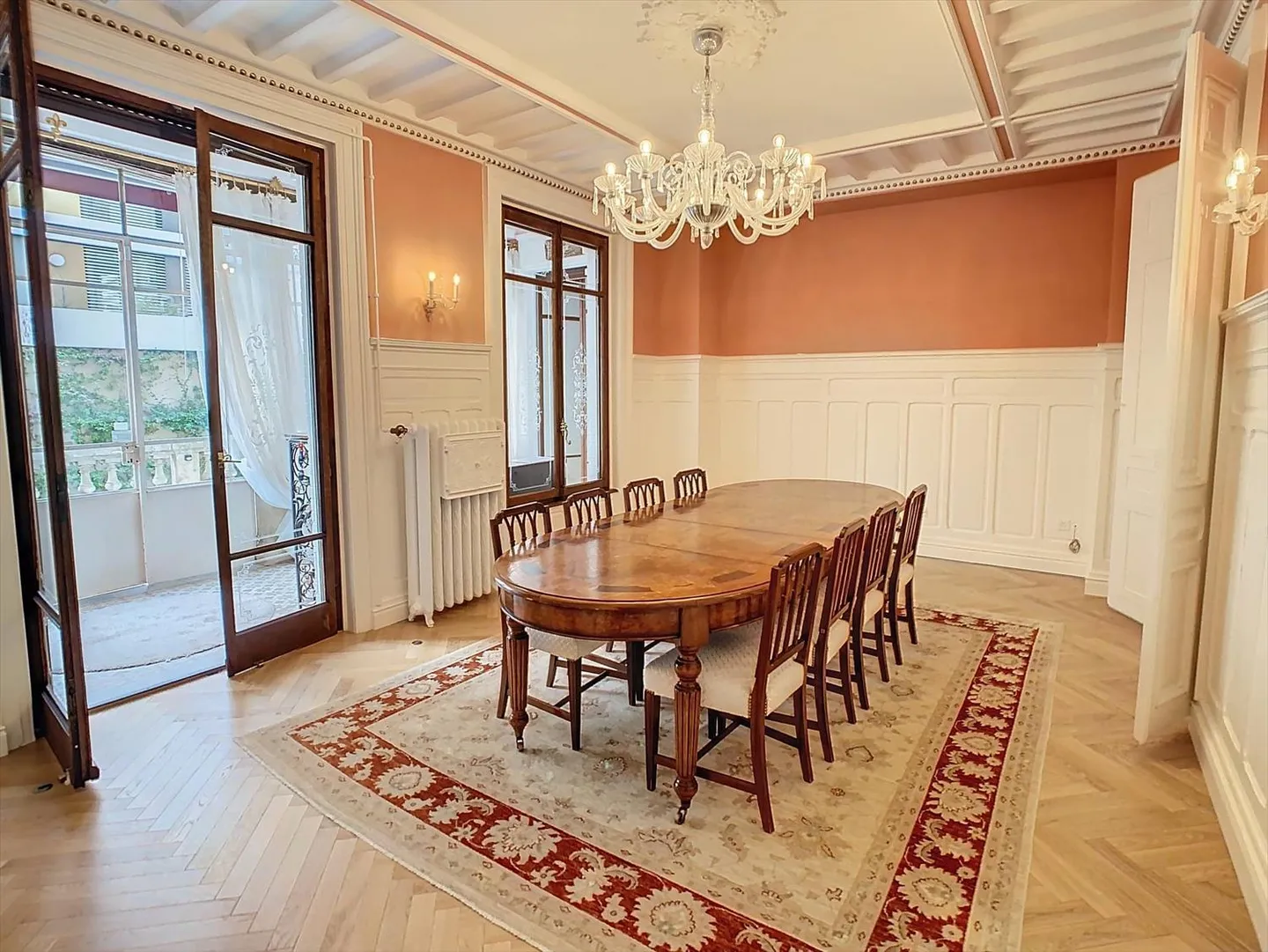 Magnifique appartement entièrement rénové avec jardin - Photo 4 sur 9