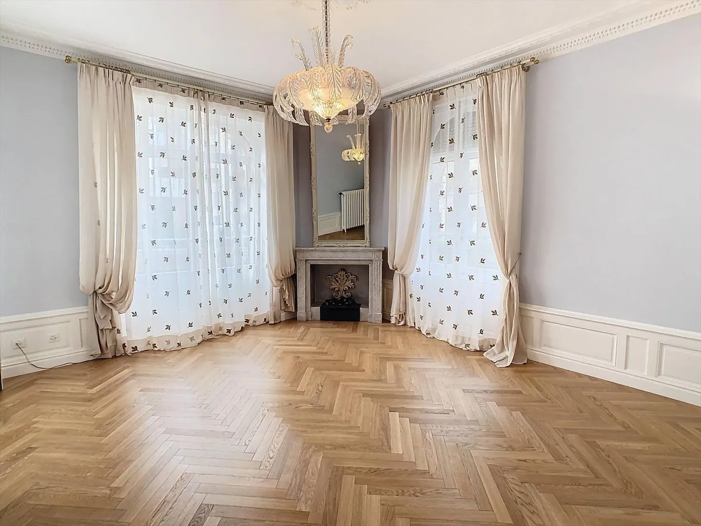 Magnifique appartement entièrement rénové avec jardin - Photo 7 sur 9