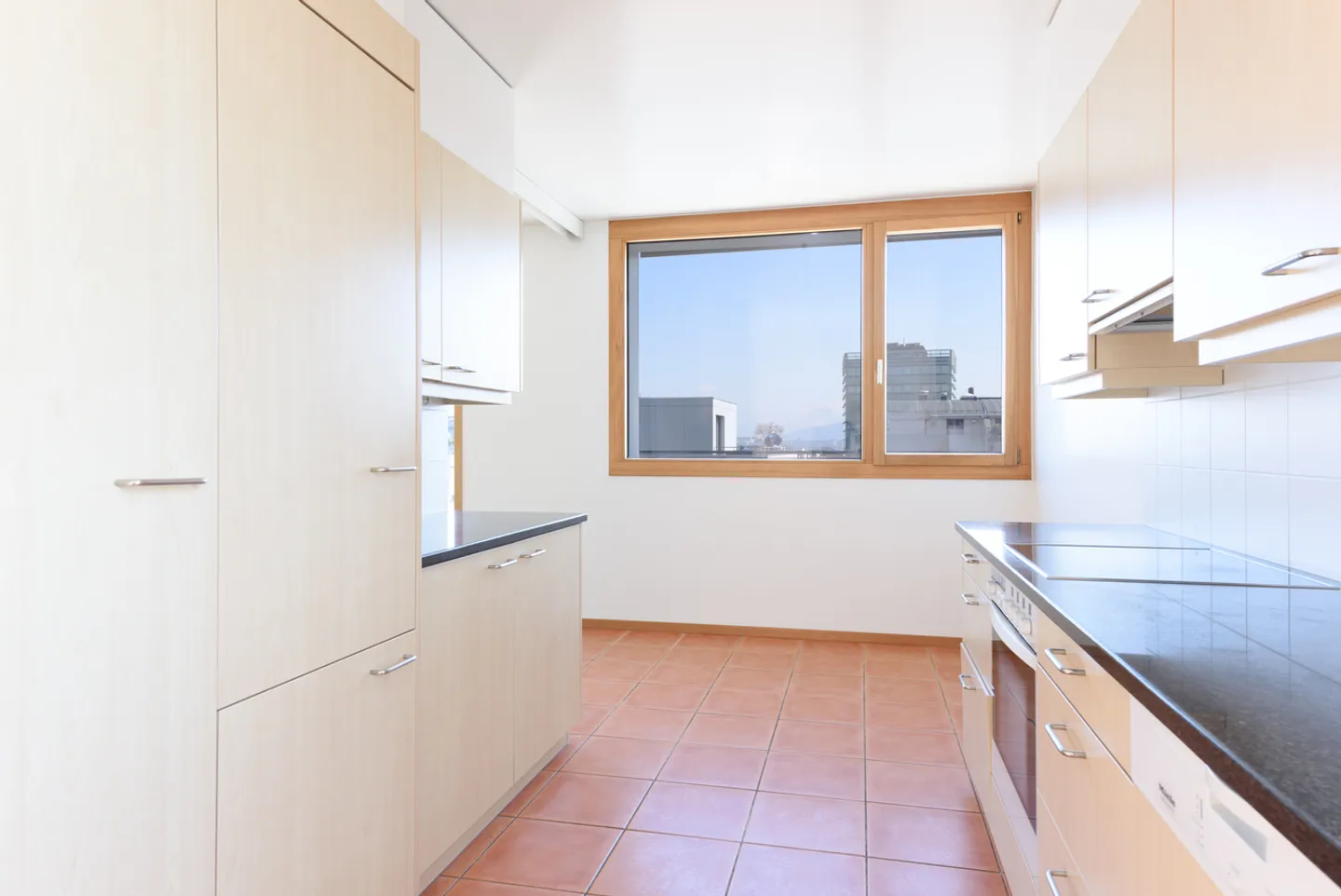 Genießen Sie eine hervorragende Eckterrasse in einem Wohngebiet - Foto 3 von 8