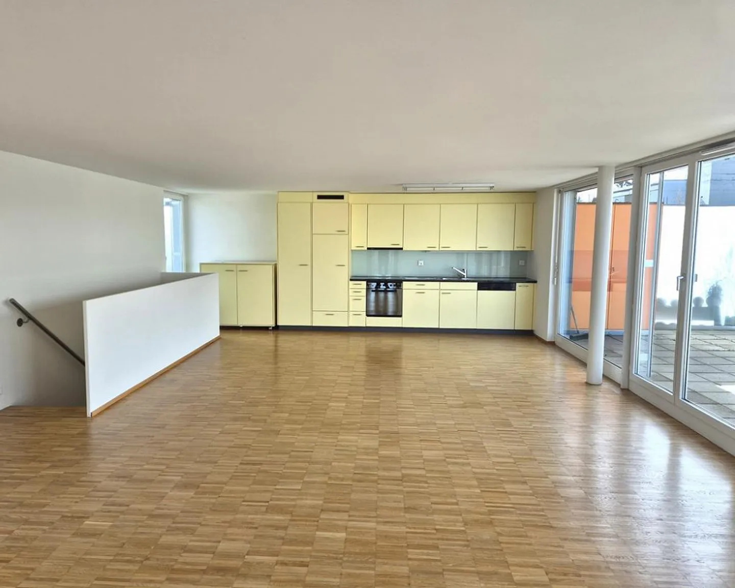 Charmante Attikawohnung mit Terrasse - Foto 2 von 8