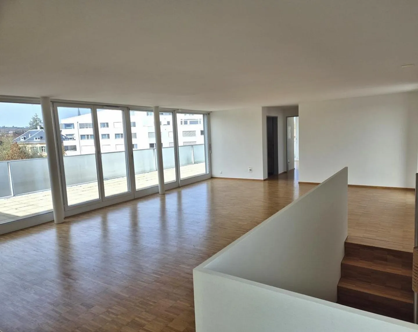 Charmante Attikawohnung mit Terrasse - Foto 3 von 8