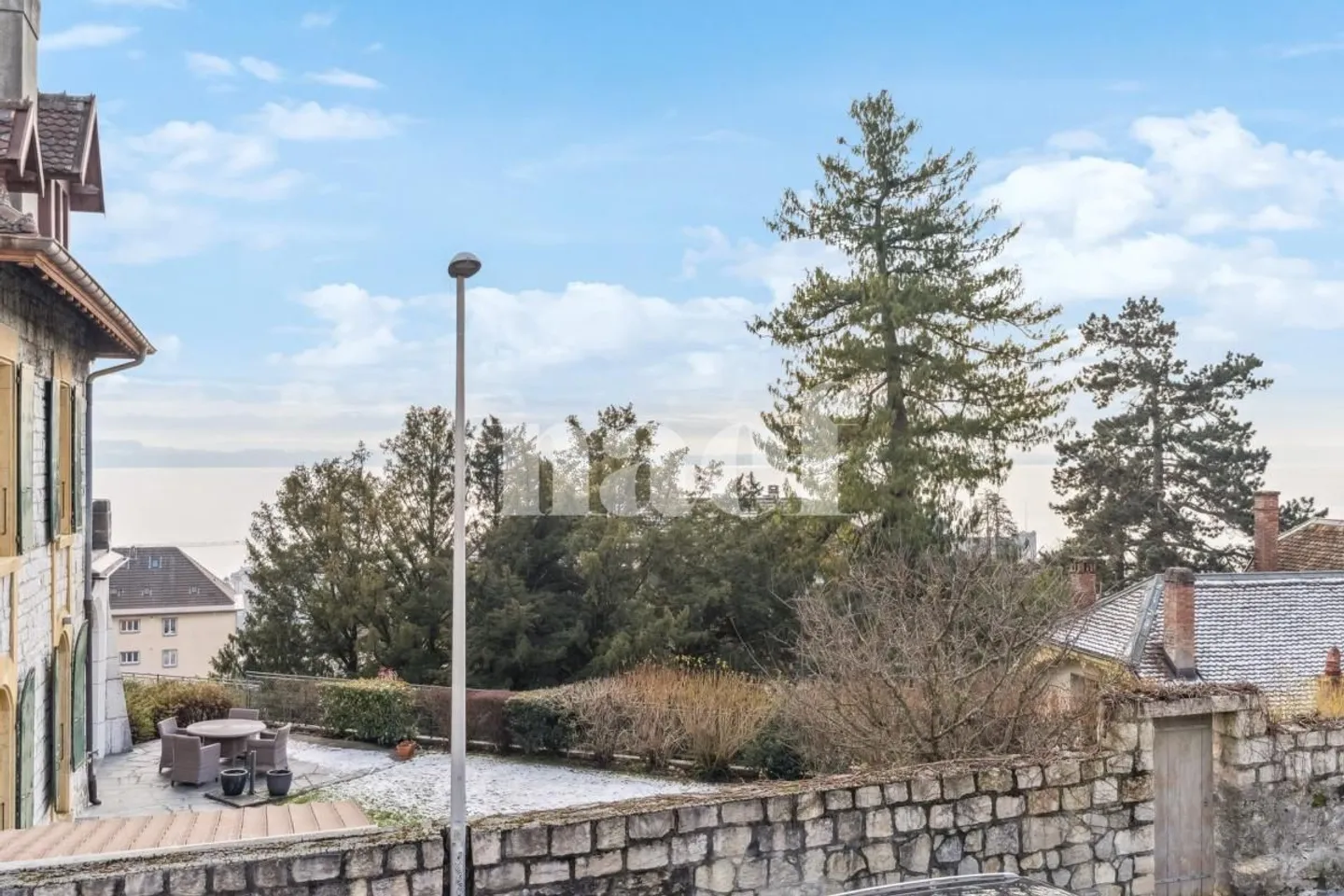 Superb commercial space of 220 m² - Independent house with remarkable architecture - Photo 1 of 12