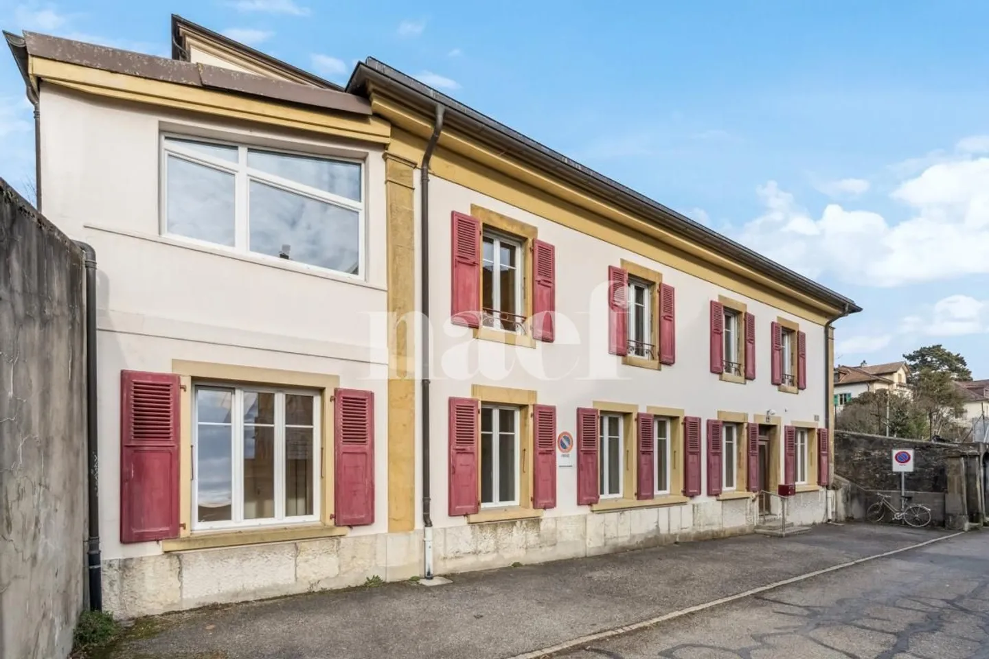 Superb commercial space of 220 m² - Independent house with remarkable architecture - Photo 3 of 12