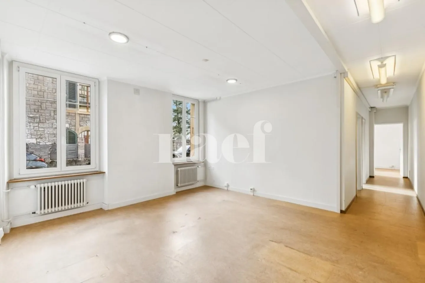 Superb commercial space of 220 m² - Independent house with remarkable architecture - Photo 4 of 12