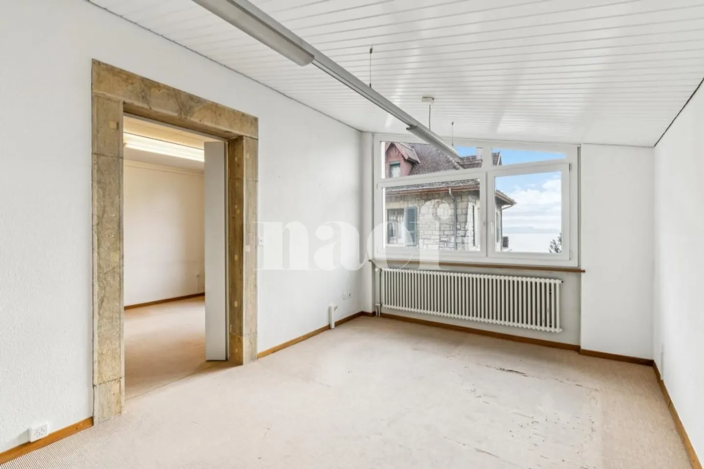 Superb commercial space of 220 m² - Independent house with remarkable architecture - Photo 5 of 12