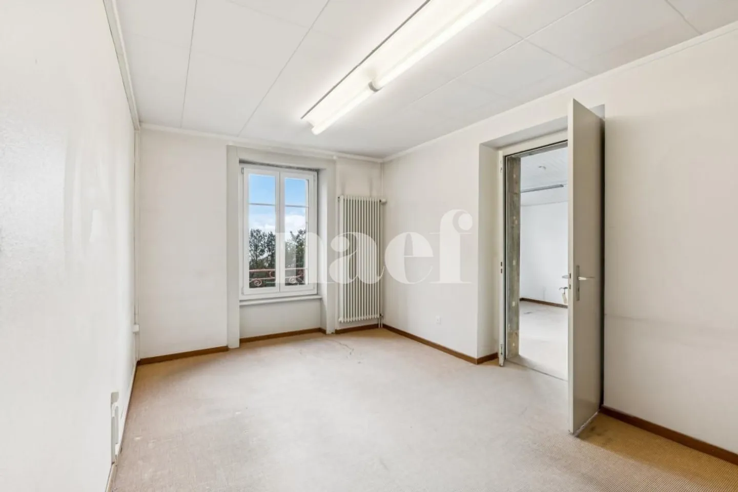 Superb commercial space of 220 m² - Independent house with remarkable architecture - Photo 6 of 12