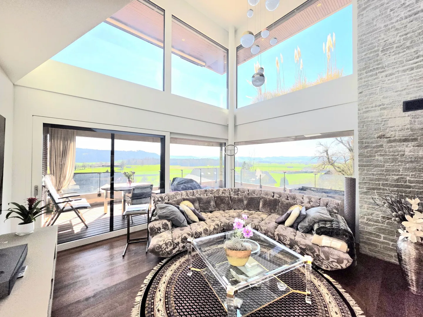 Exklusive Maisonette-Attika mit grosszügigen Terrassen mit fantastischer Aussicht - Photo 1 sur 11