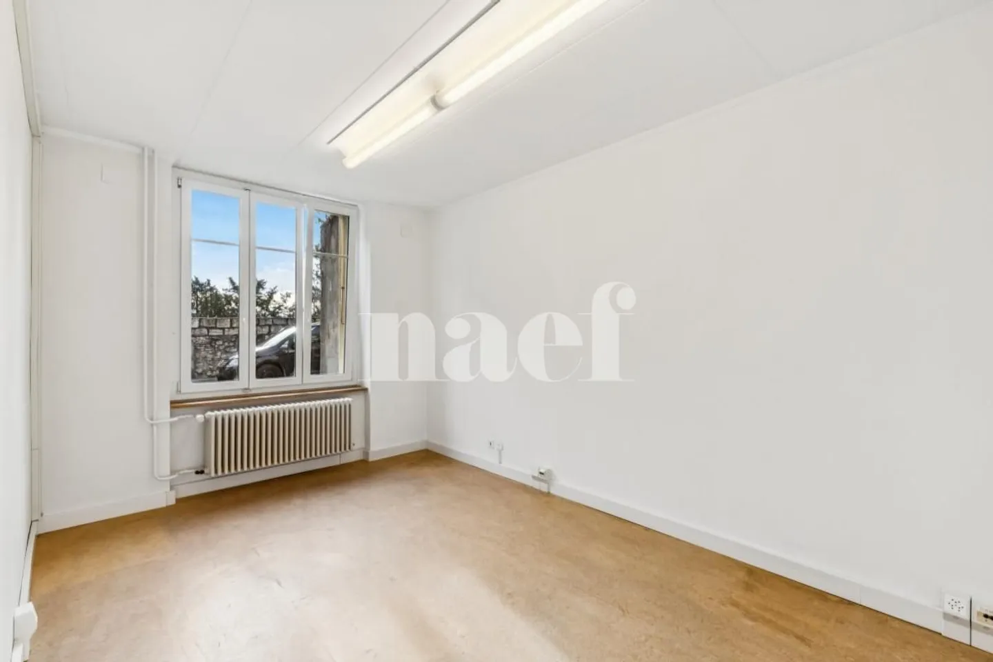 Superb commercial space of 220 m² - Independent house with remarkable architecture - Photo 10 of 12