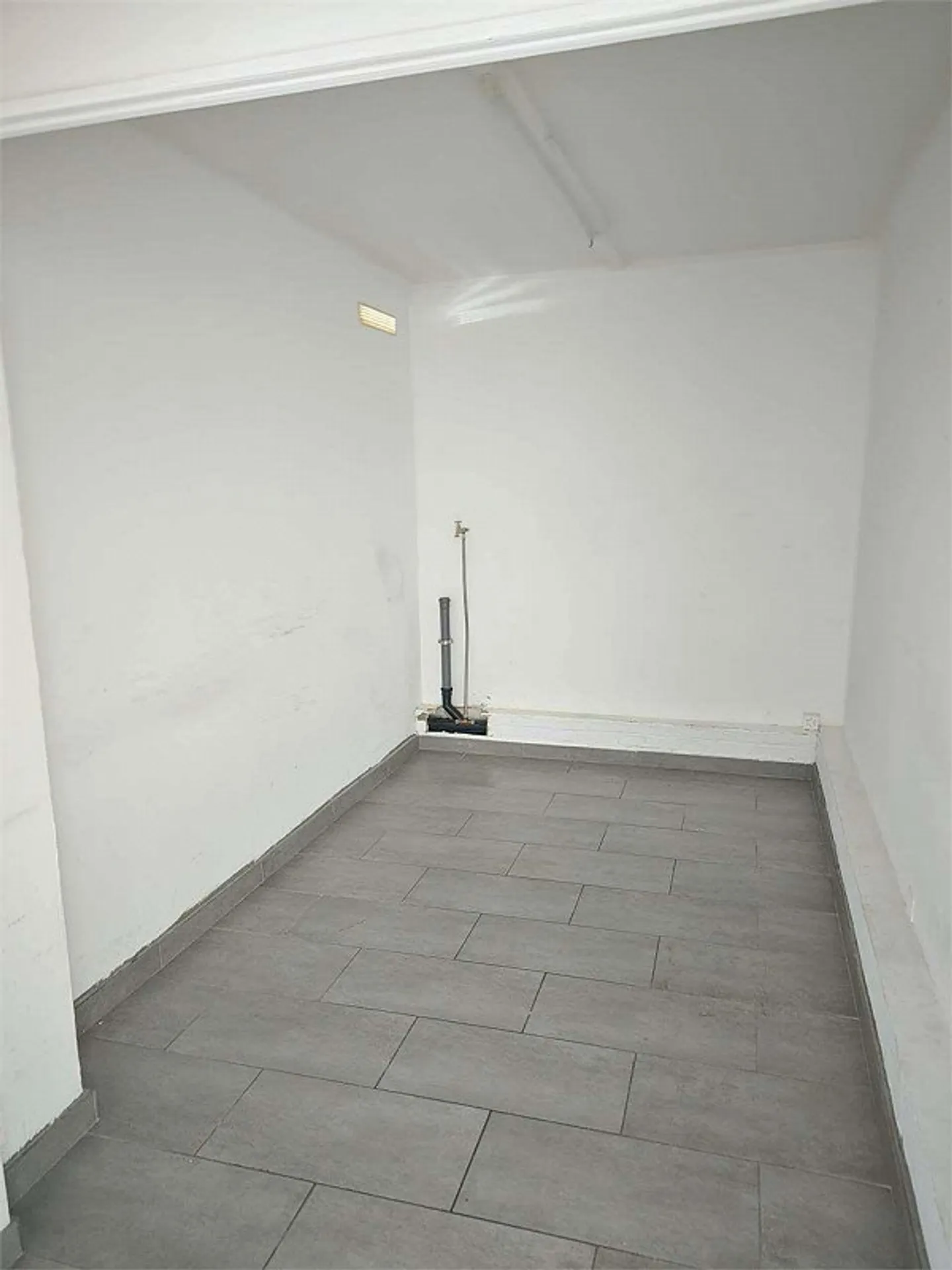 Chiasso Centre - Espace Commercial Spacieux et Moderne avec Grandes Vitrines - Photo 7 sur 7