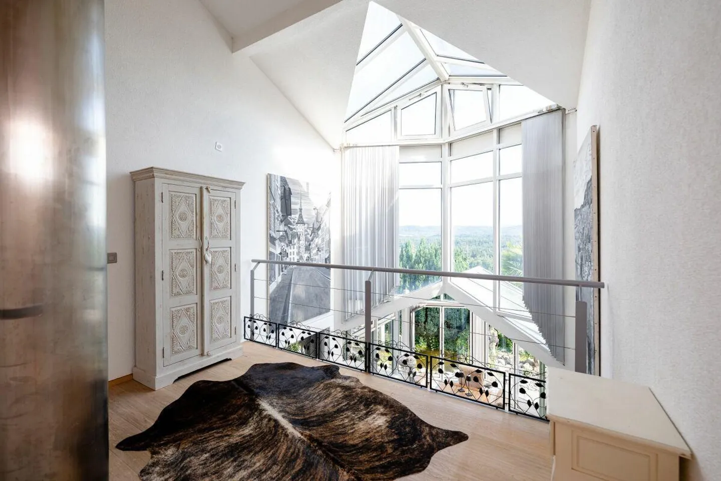 Maison individuelle avec vue dégagée et aménagement intérieur de qualité - Photo 2 sur 16