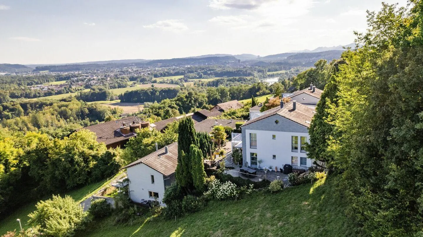 Maison individuelle avec vue dégagée et aménagement intérieur de qualité - Photo 4 sur 16