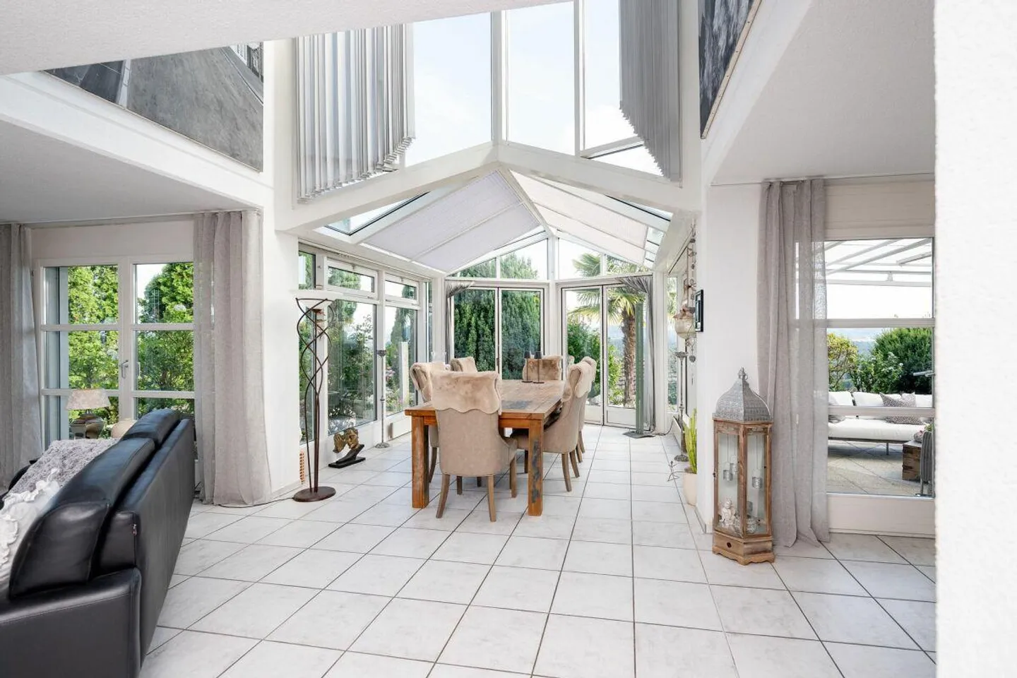 Maison individuelle avec vue dégagée et aménagement intérieur de qualité - Photo 7 sur 16