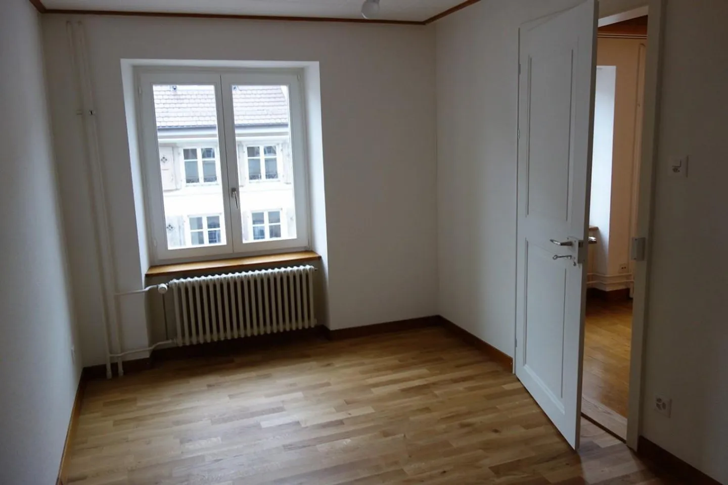 Charmante appartement 2 pièces dans la vieille ville de Liestal - Photo 3 sur 5