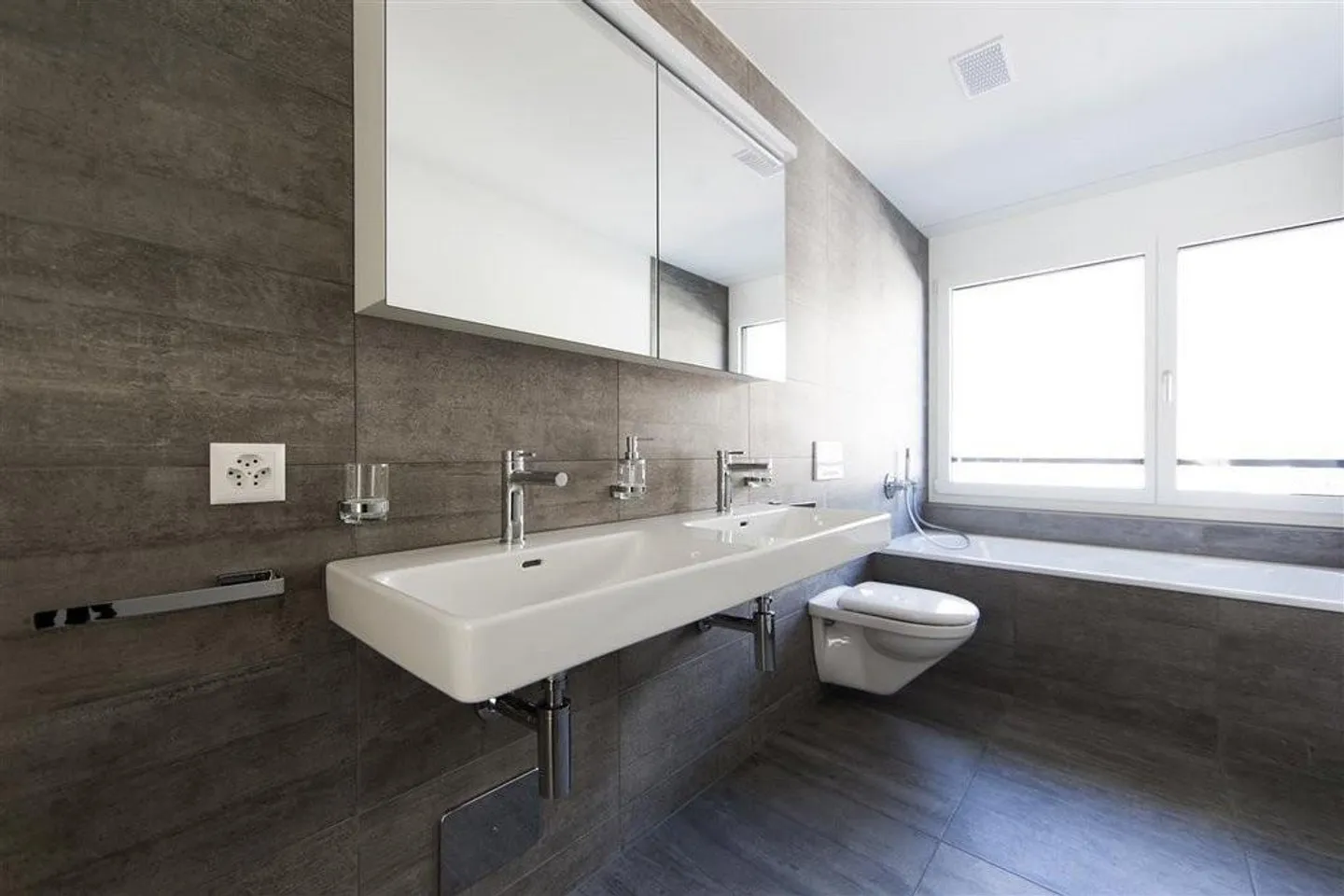 Wunderschöne 3.5 Zimmer-Wohnung in Domat/Ems zu vermieten! - Foto 4 di 7