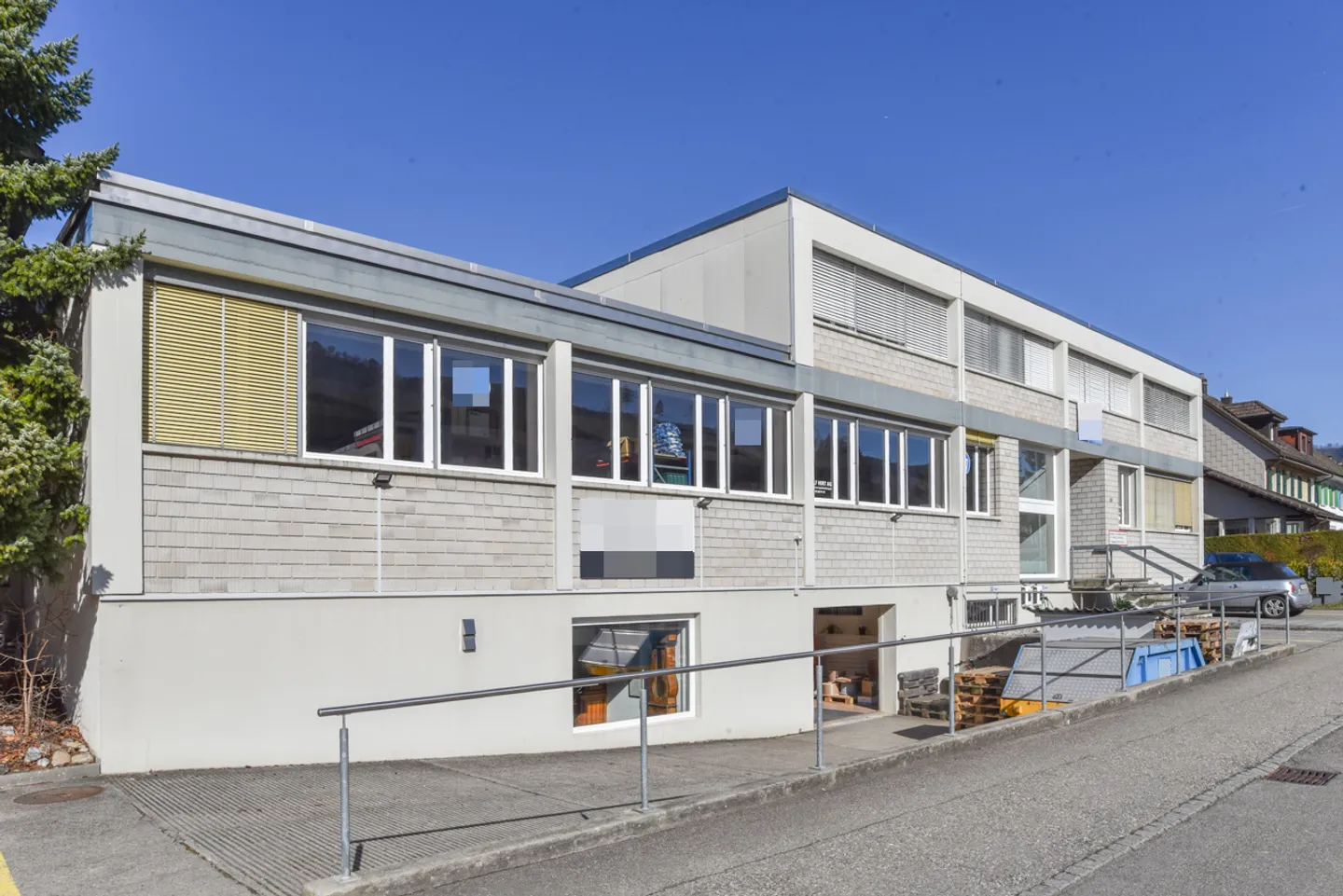 Propriété commerciale avec de bons rendements et des locataires de longue durée - Photo 3 sur 13