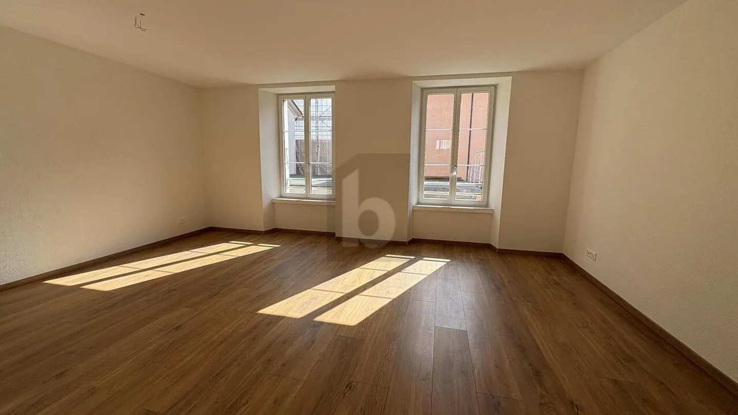 KÜRZLICH RENOVIERT, HELL & GERÄUMIG - Foto 2 von 6