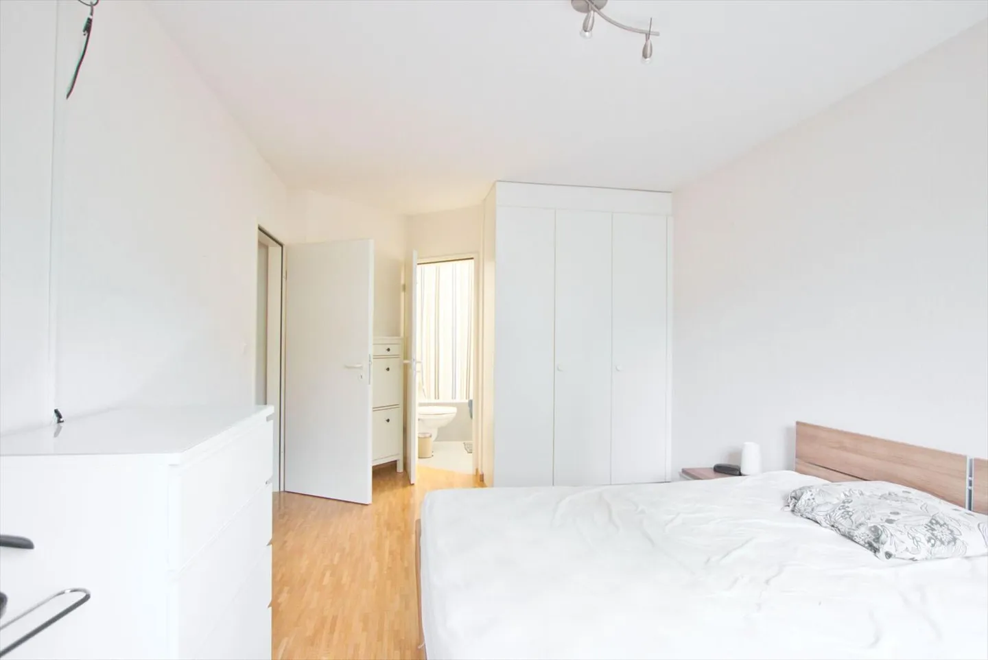 Beautiful apartment with garden - Photo 9 of 11