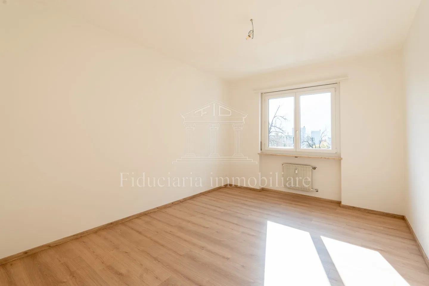 TENDER - Renovated 3.5 Room Apartment - Photo 3 of 7