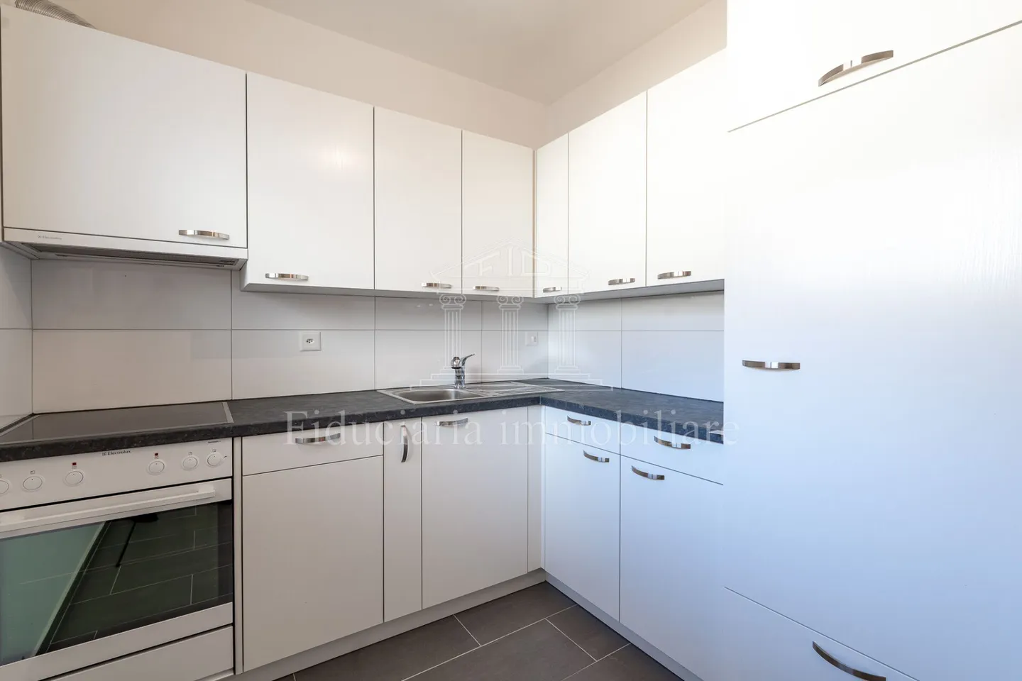 TENDER - Renovated 3.5 Room Apartment - Photo 5 of 7