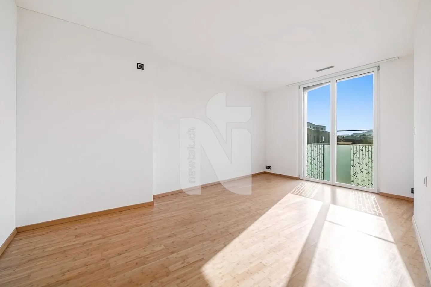 Exclusive penthouse apartment with direct lift access, spacious terrace, breathtaking views, and two underground parking spaces - Photo 6 of 13