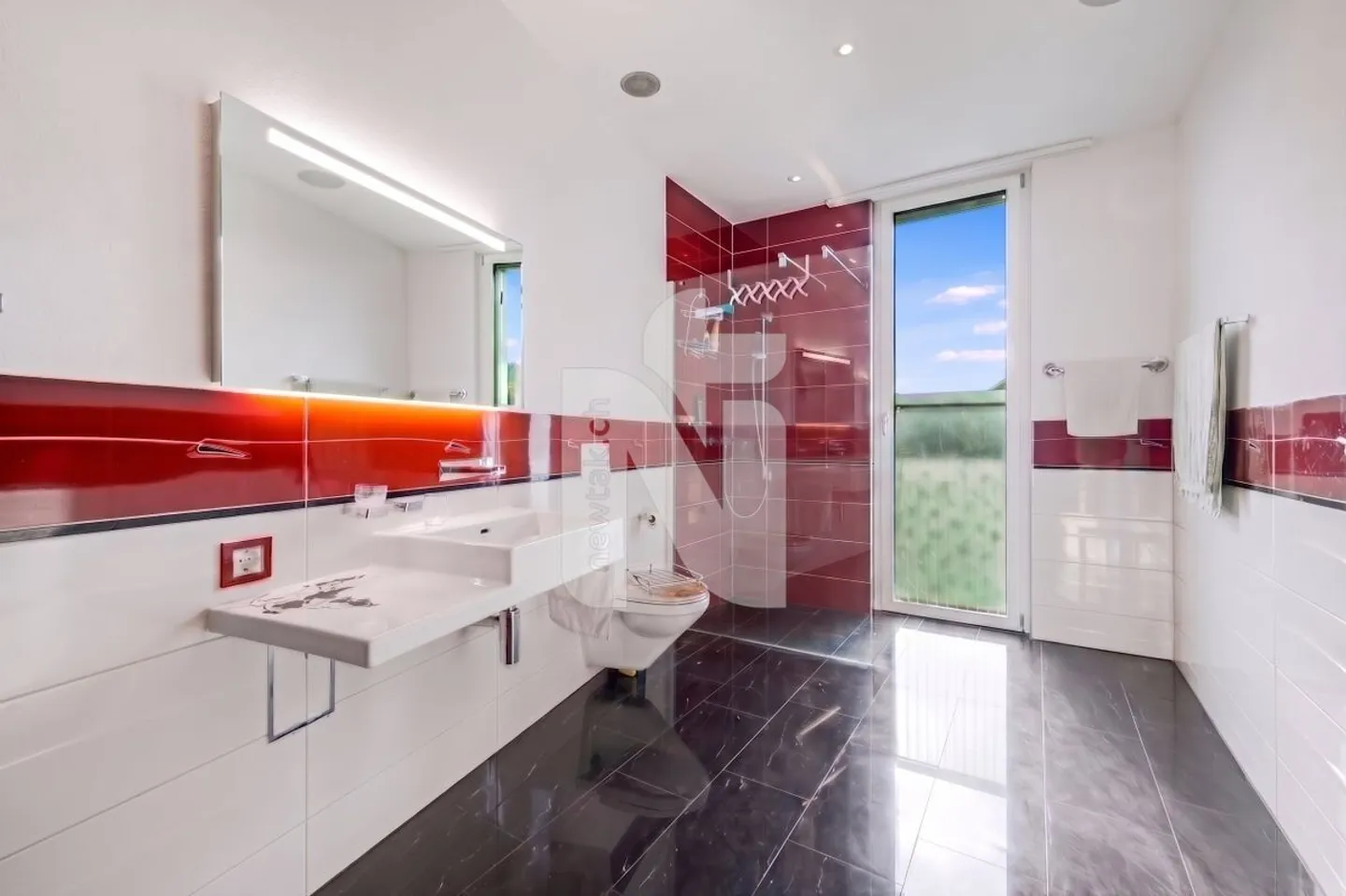 Exclusive penthouse apartment with direct lift access, spacious terrace, breathtaking views, and two underground parking spaces - Photo 11 of 13