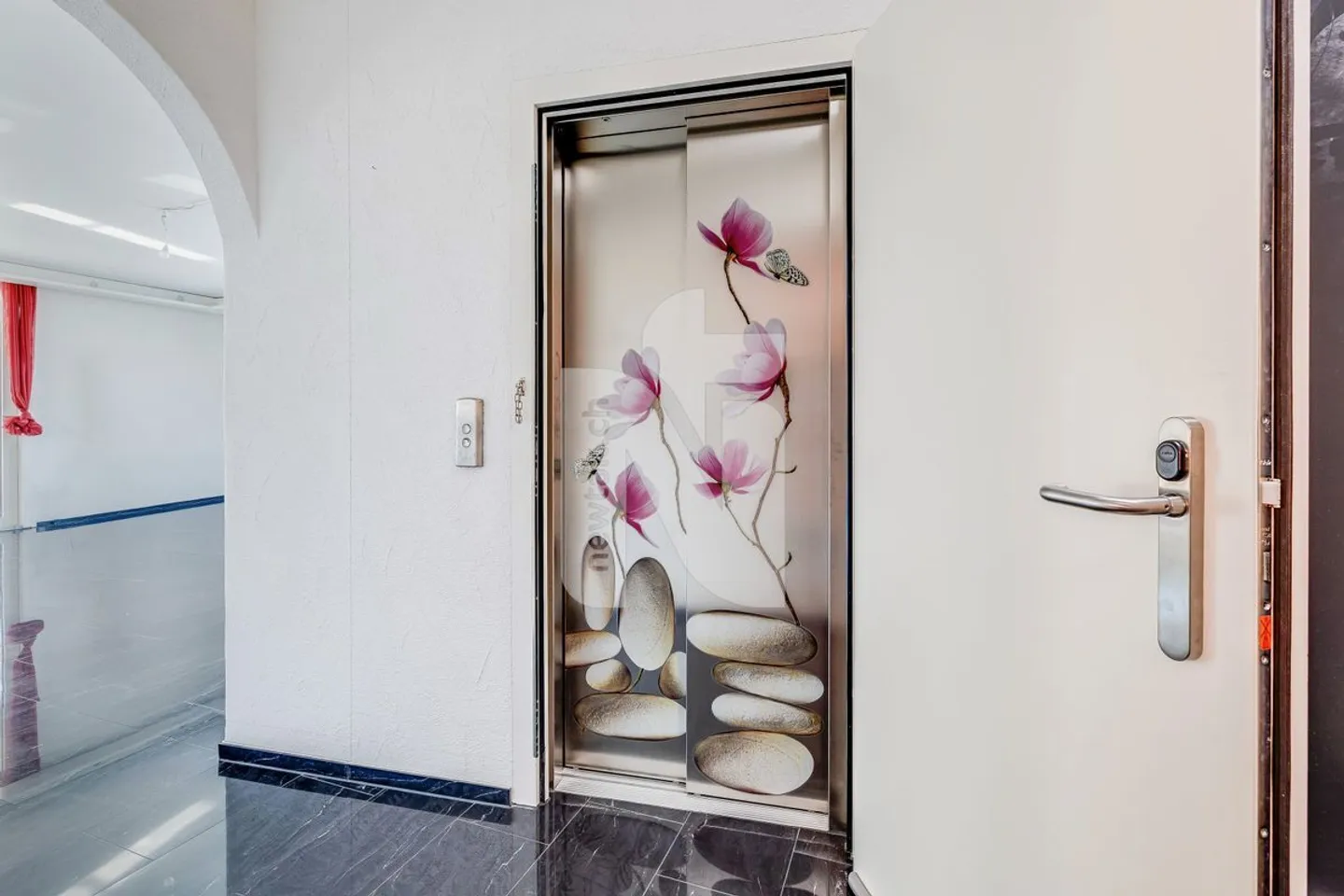 Exclusive penthouse apartment with direct lift access, spacious terrace, breathtaking views, and two underground parking spaces - Photo 12 of 13