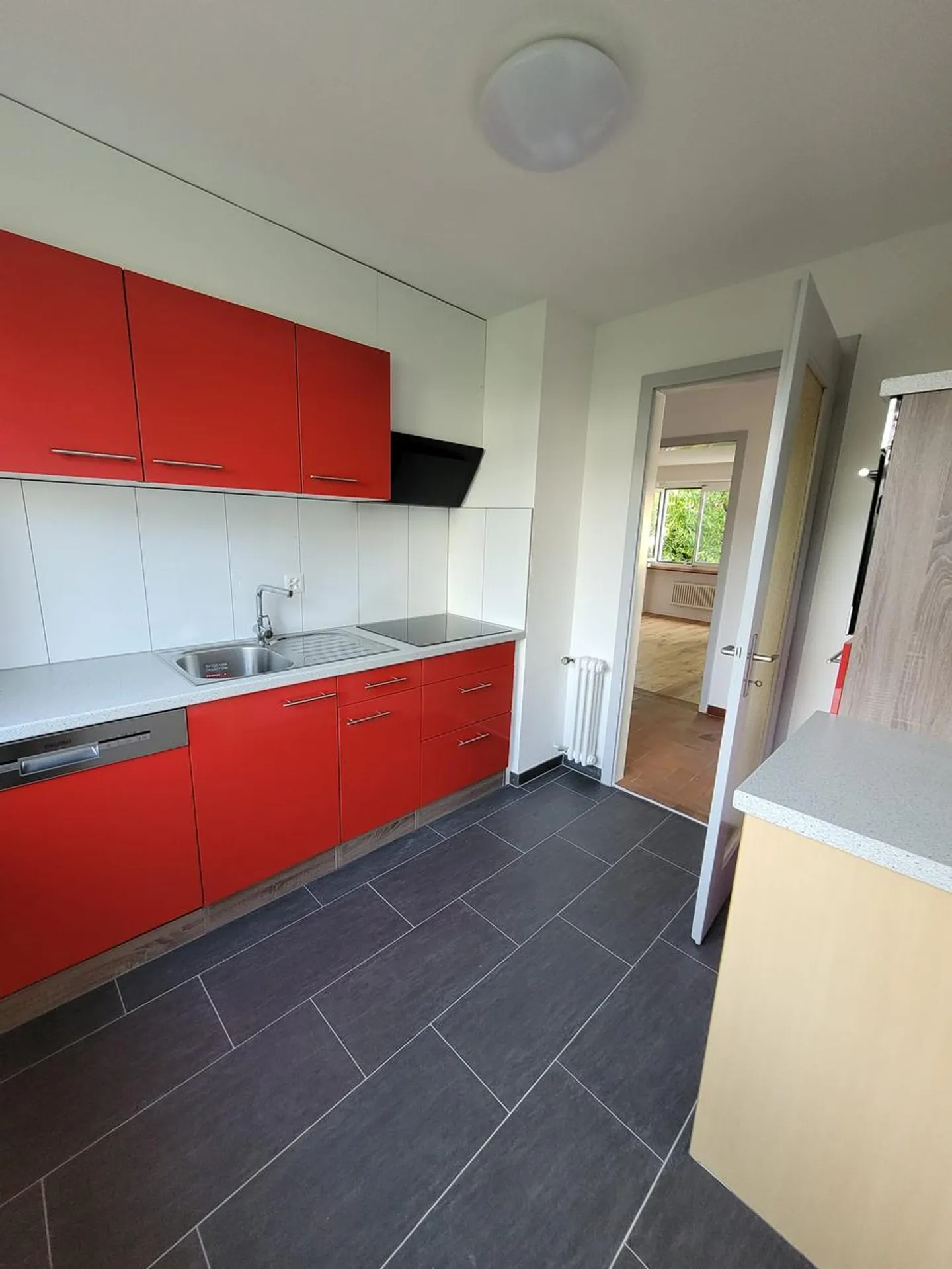 Charmante Wohnung in Brügg - Foto 3 von 8