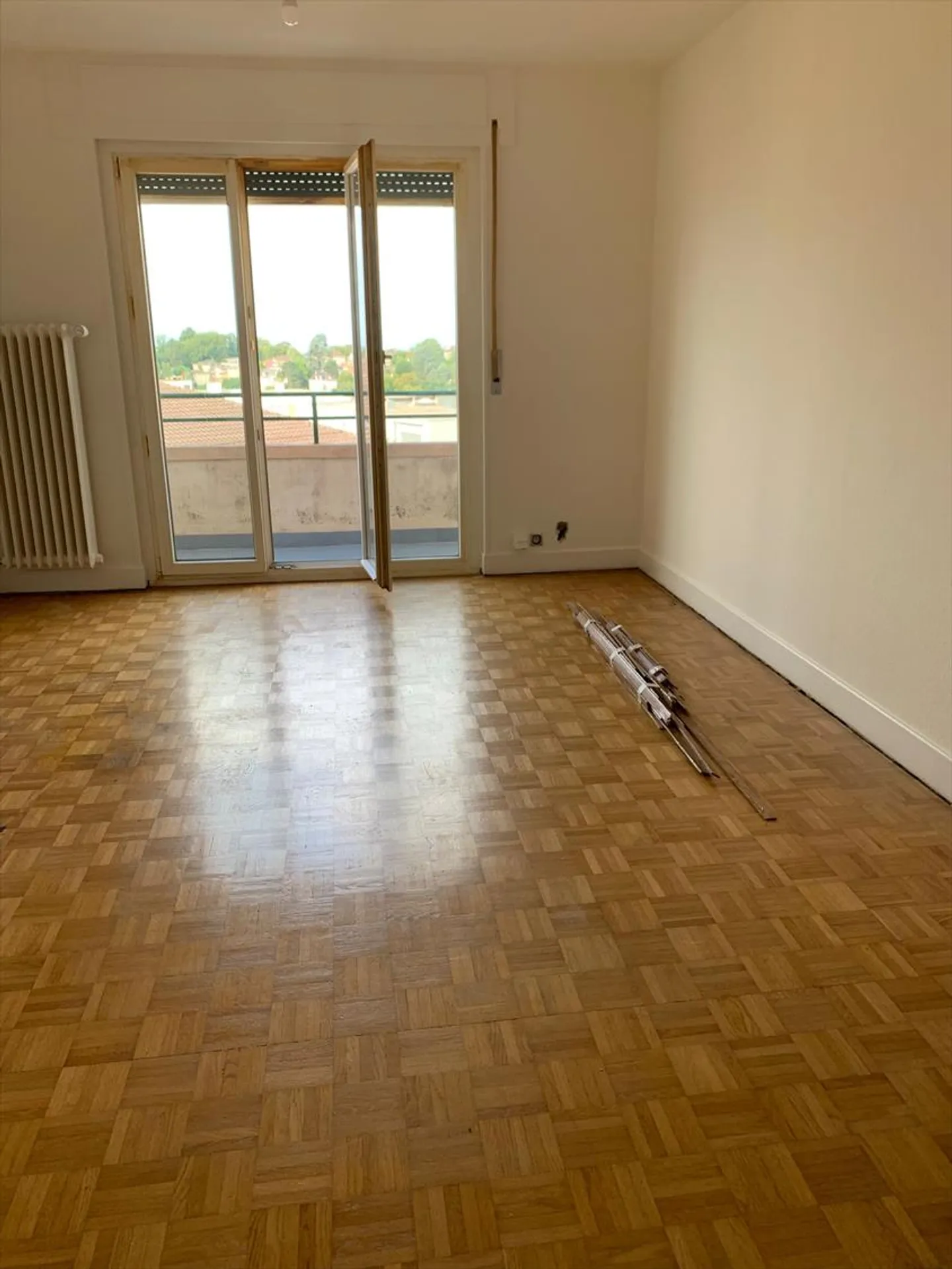 Apartment - Photo 5 of 10