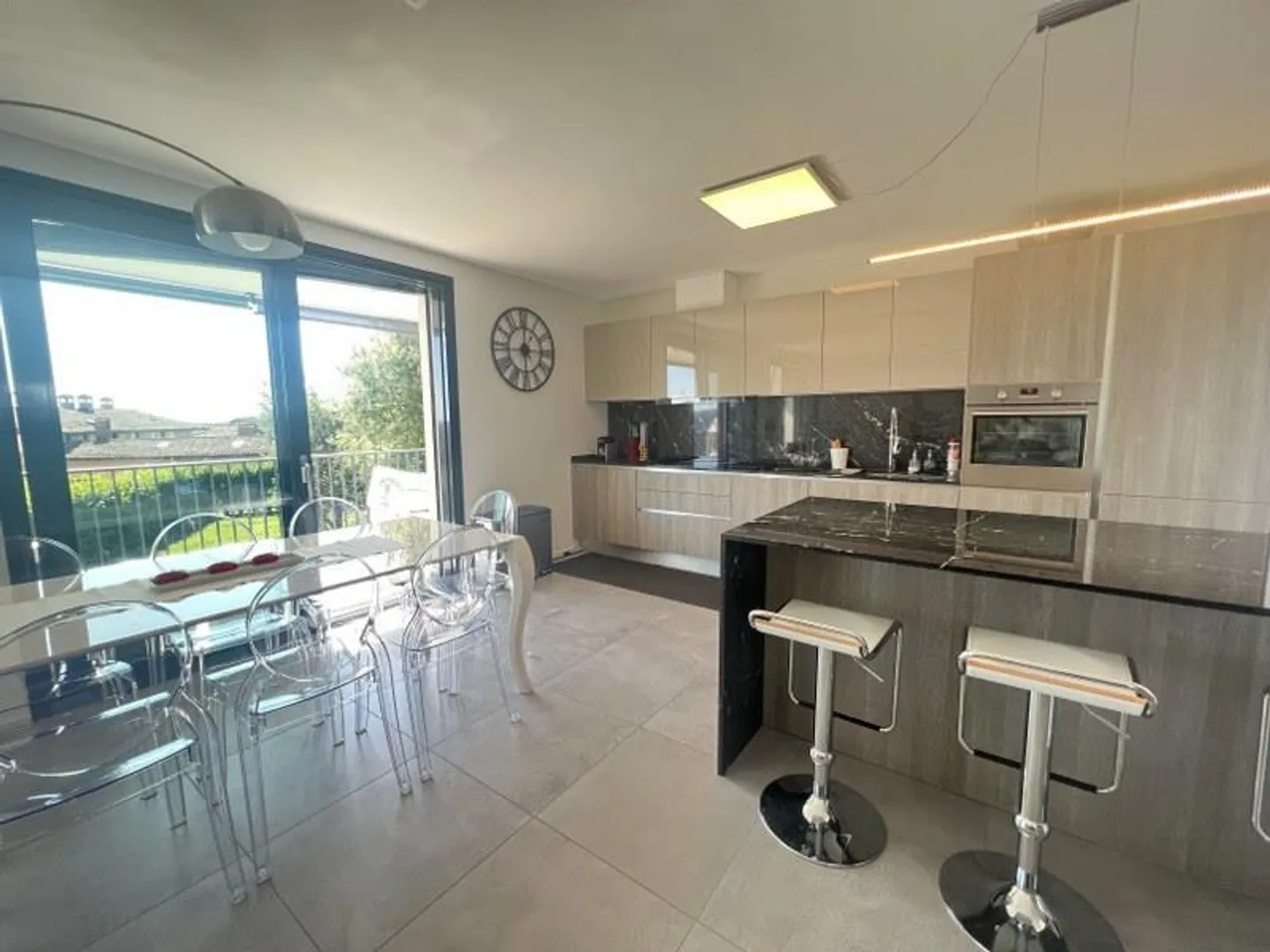 Appartement moderne de 4,5 pièces dans un quartier résidentiel - Photo 4 sur 13