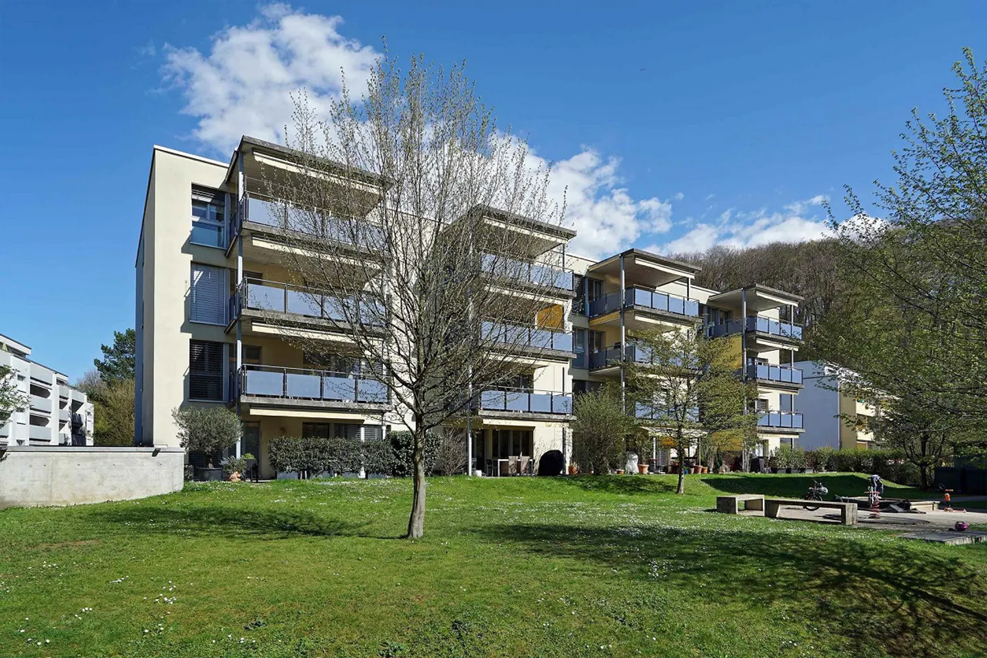 Appartamento spazioso con balcone - Foto 2 di 9