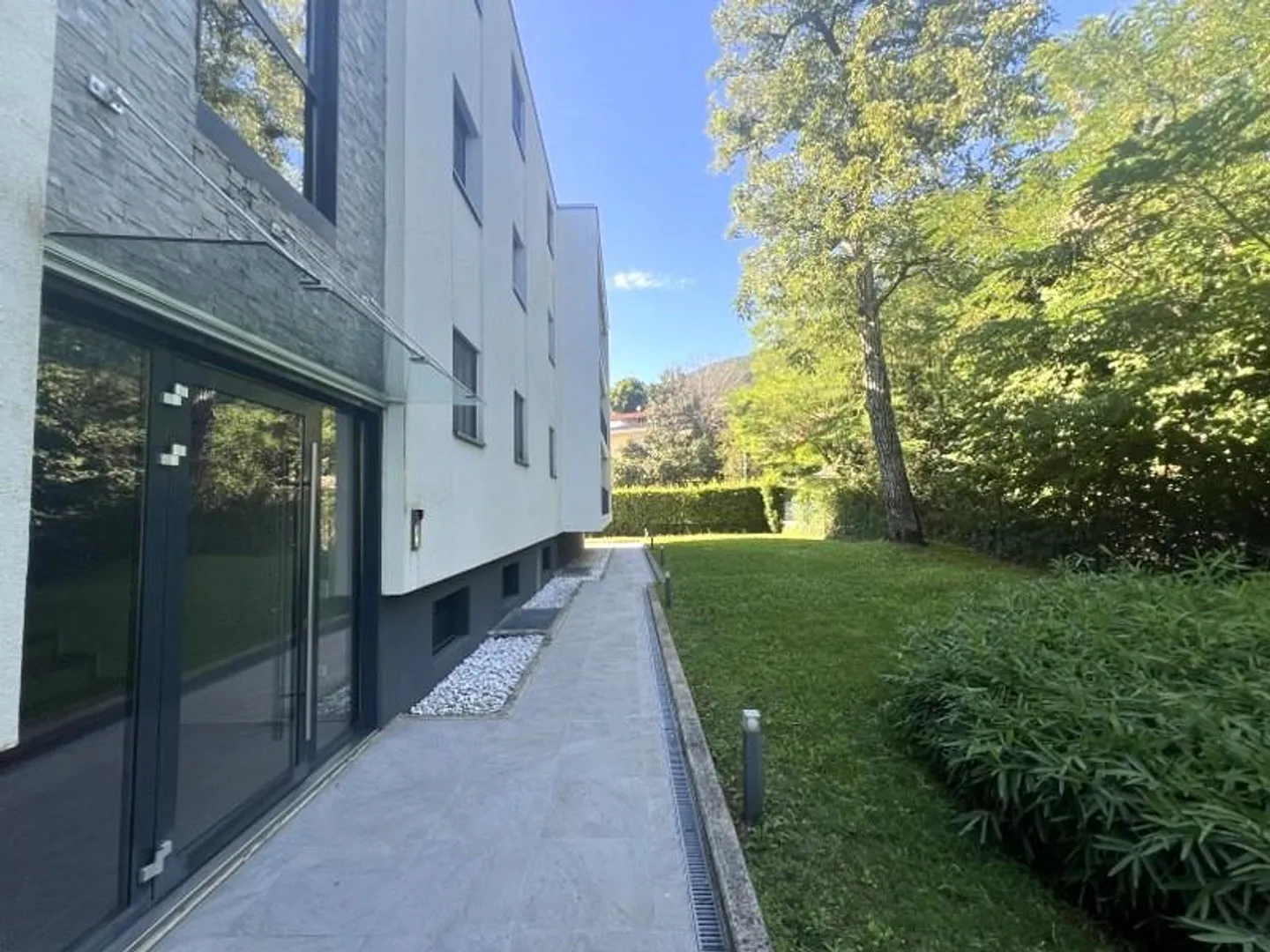 Appartement moderne de 4,5 pièces dans un quartier résidentiel - Photo 2 sur 13