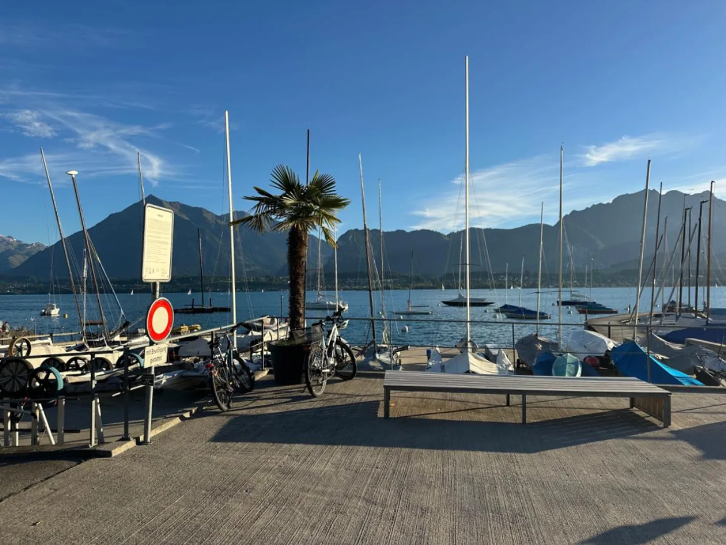 Appartamento mansardato ristrutturato di 3,5 locali con vista mozzafiato sul lago e sulle montagne - Foto 10 di 10