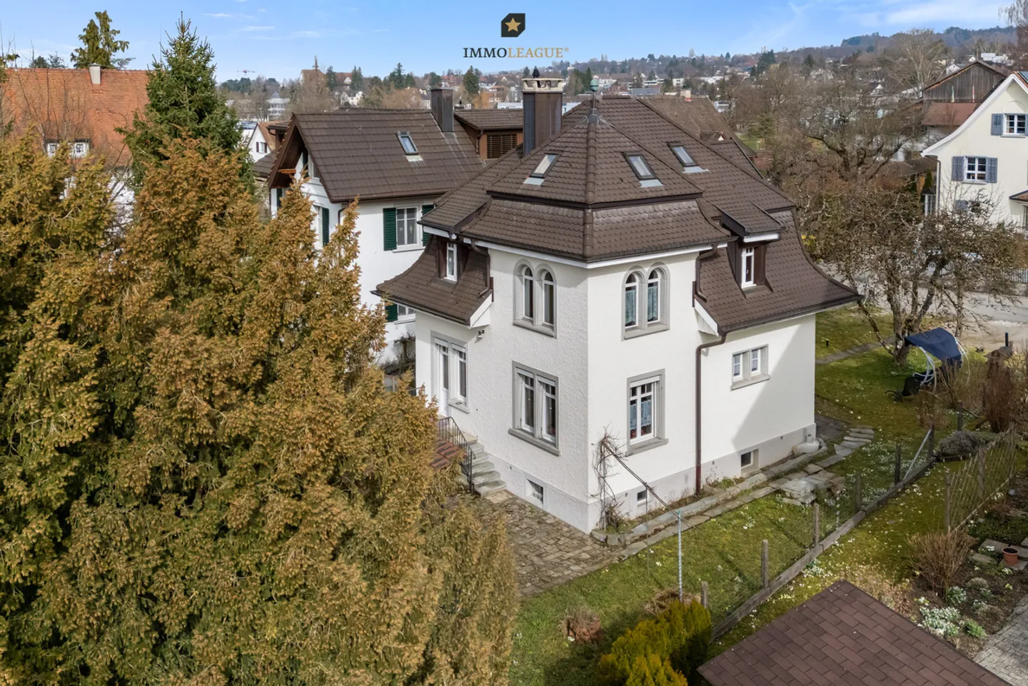 Stylish living in a family-friendly environment - Photo 1 of 9