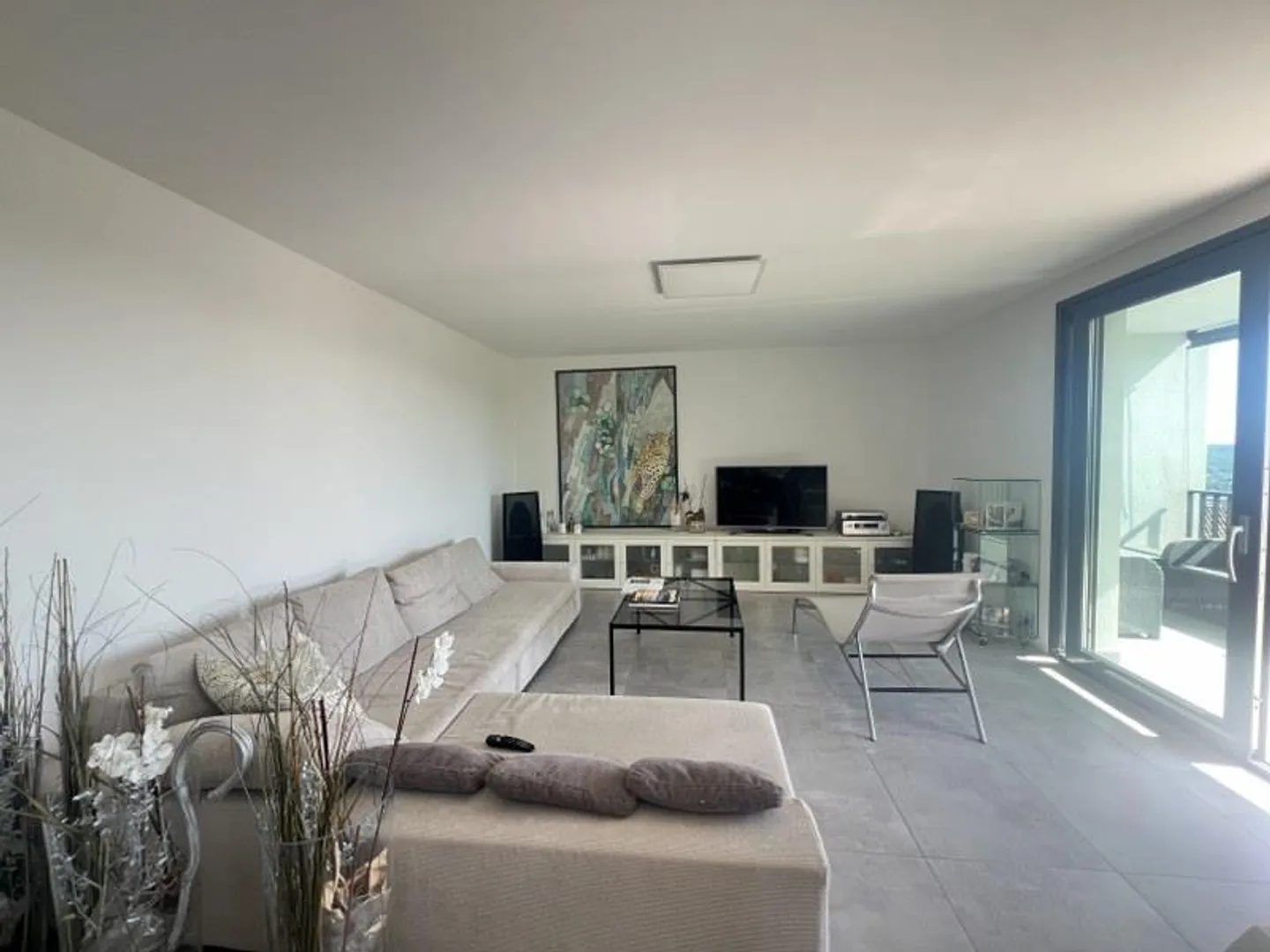 Appartement moderne de 4,5 pièces dans un quartier résidentiel - Photo 3 sur 13